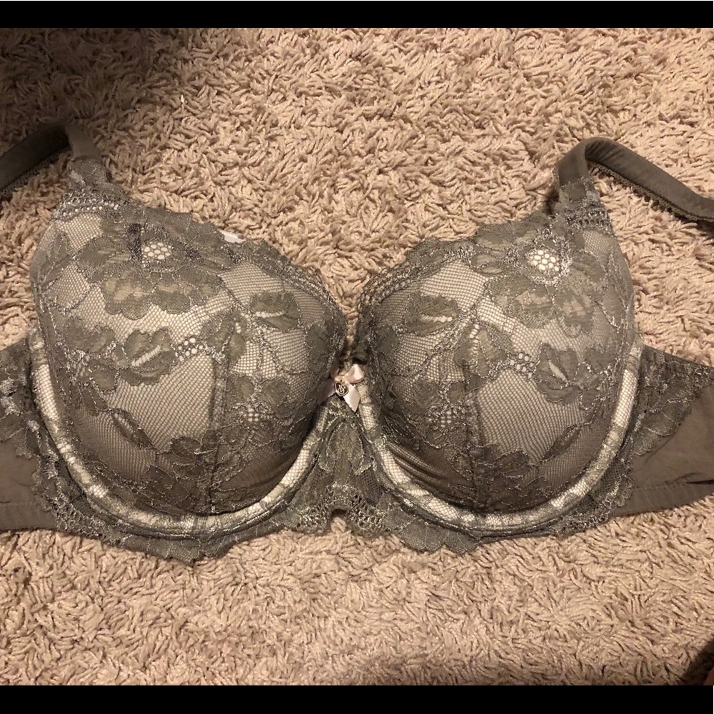 Victoria’s Secret lined Demi bra